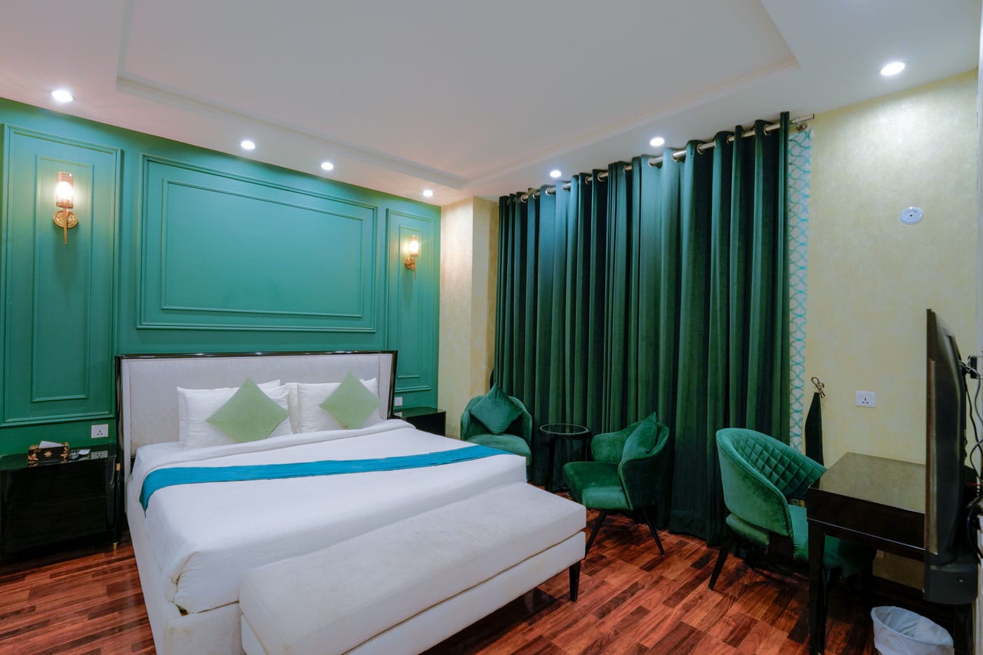 Royal Suite at MB Residencia Hotel in Lahore