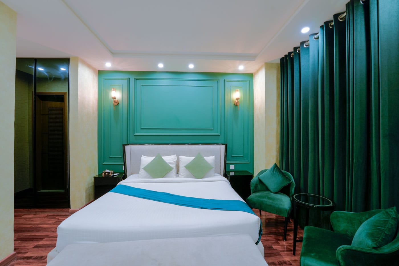 Royal Suite Room At MB Residencia Hotel in Lahore